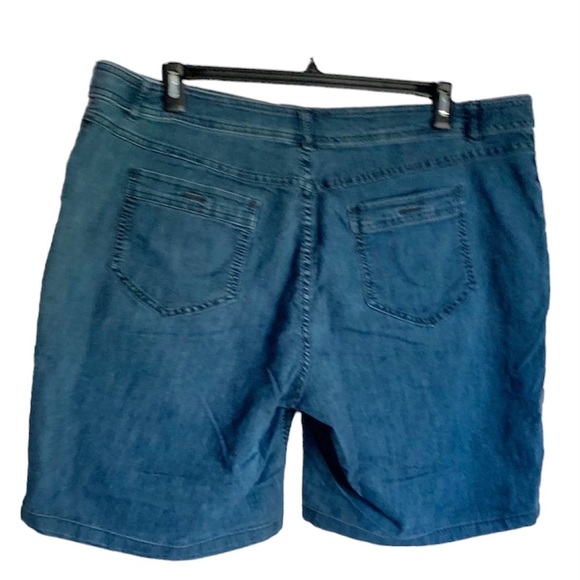 Avenue Medium Rise Stretch Blue Jean Shorts - Picture 8 of 10